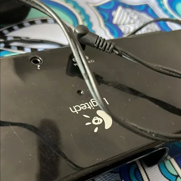 Logitech unit plus remote plus power plus bag to carry it in - Picture 7 of 9